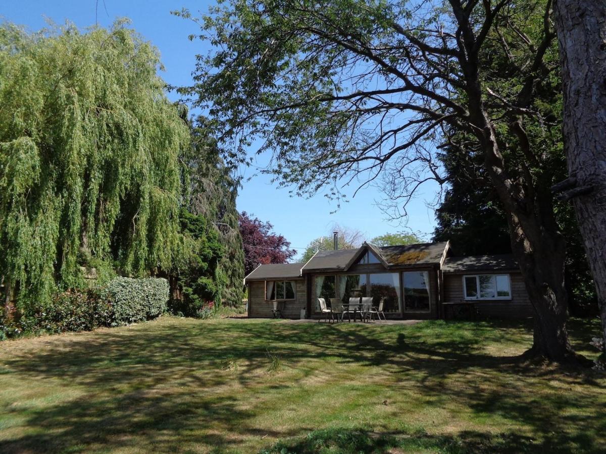 Idyllic Log Cabin Near Stratford Upon Avon Exteriör bild